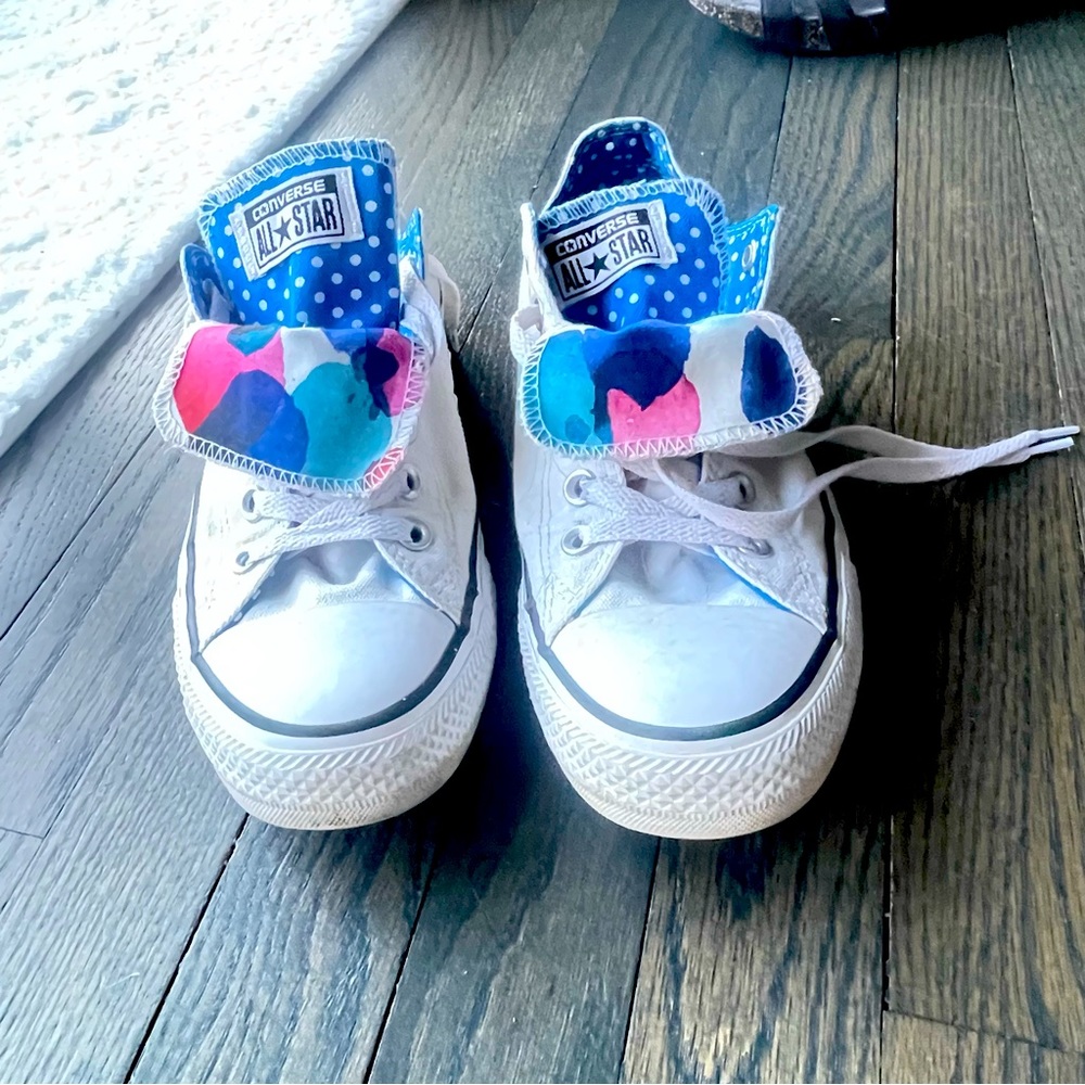 White Converse woman’s size 10.